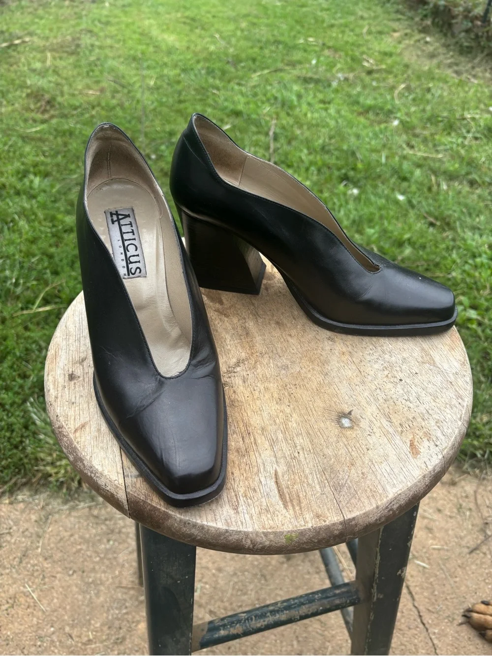 Vintage 90s Italian Black Leather Square Toe Block Heels V-Vamp 38 7.5 8